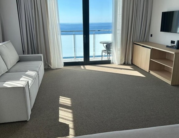 Люкс 2-местный 1-комнатный люкс-студия с джакузи - Отель «Изумруд» Гагра